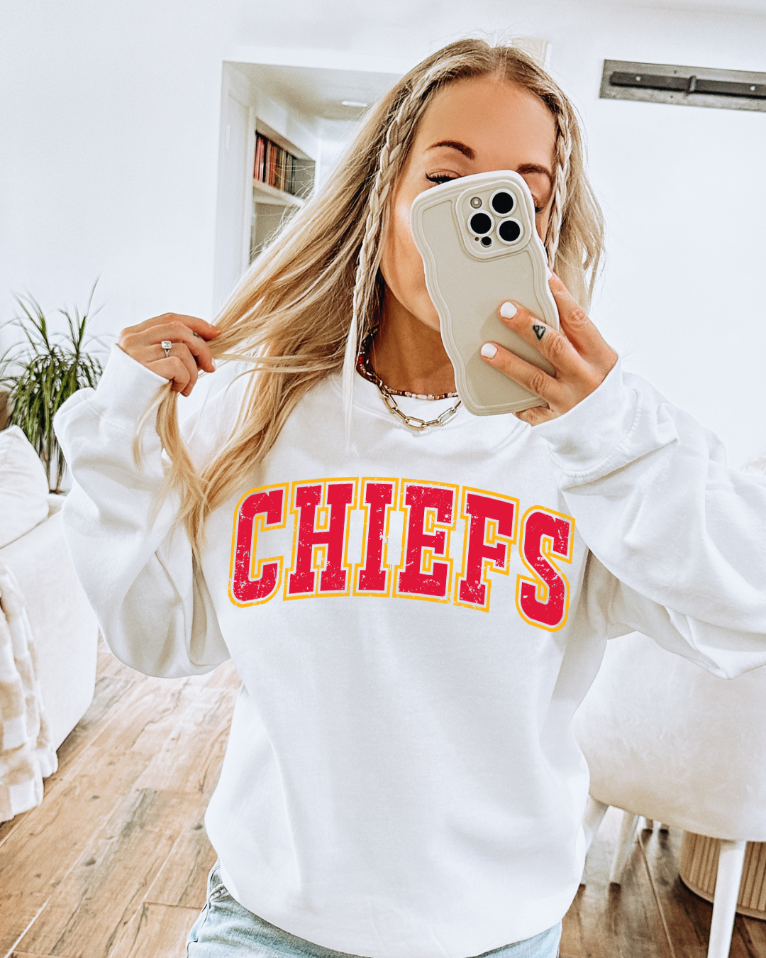 Chiefs Varsity Distressed Adult Graphic Crewneck Pullover